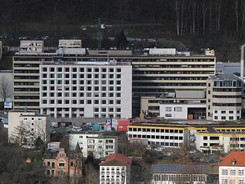 Patienten, deren Corona-Infektion bestätigt ist oder die als Verdachtsfälle gelten, werden am Klinikum Kulmbach in einem vom Hauptgebäude räumlich völlig getrennten separaten Bettenbau behandelt. Foto: Archiv/Jürgen Gärtner