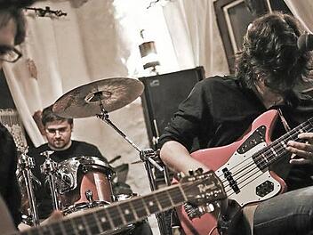 "The Riffsurfers" sind (von links) Christian, Philipp und Matthias.  Foto: Mariell Dörrschmidt