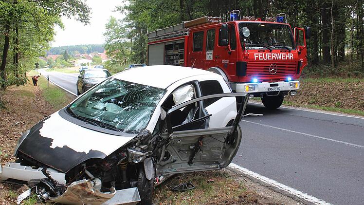 Der Fiat Punto wurde total beschädigt. Foto: Andreas Dorsch