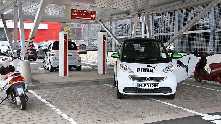 Im Herbst 2012 hat Puma in Herzogenaurach eine Solartankstelle eröffnet. Diese steht für jedermann zur Verfügung.  Foto: Richard Sänger