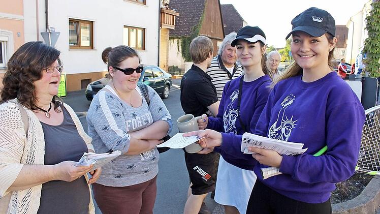 Kerwas-Madla boten eine Kerwas-Zeitung an, damit auch auswärtige Besucher sich mit dem Geschehen vertraut machen konnten.