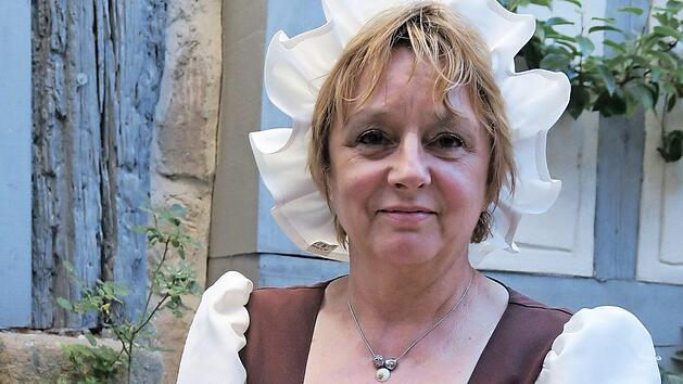 Die Lutherpfanne - pr&auml;sentiert von Silvia Tauss - ist eine von vielen kulinarischen Besonderheiten, die es schon zu Luthers Zeiten gab, und in der Museumsnacht angeboten wird. Es muss jedoch nicht unbedingt so gehaltvoll sein - auf den Speisekarten der beteiligten Gastronomen stehen auch ein Sauerkirschs&uuml;ppchen oder eine Brot-Bier-Suppe. Foto: Martin Rohm