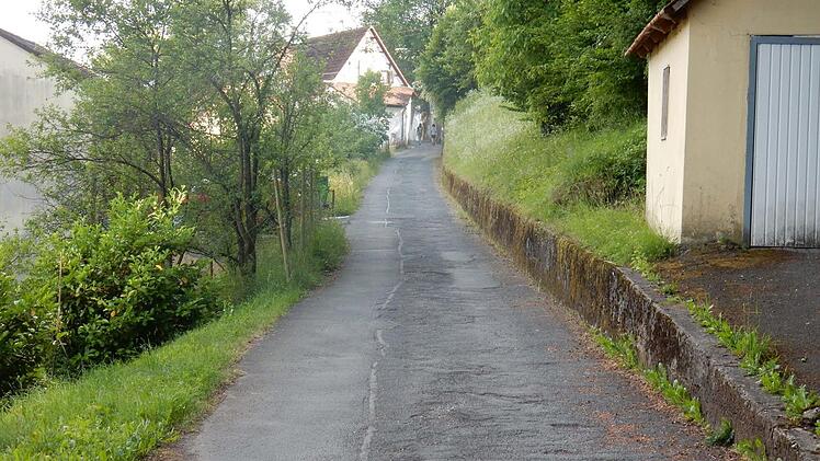 Die Rabensteinstraße. Hier in dem Bereich sollen die Lücken in der Straßenbeleuchtung geschlossen werden, eine Maßnahme di auf alle Anlieger umgelegt wird.Reinhard Löwisch