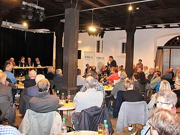 Die Rathaushalle in Ha&szlig;furt war gut besucht bei der Regionalversammlung der CSU.privat