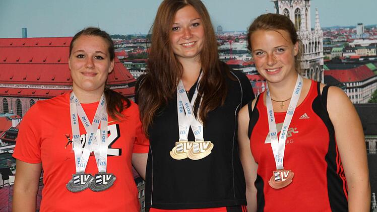 Die LG-Werferinnen (v. l.) Simone Schramm, Rebecca Zimmer und Christina Holzner zeigten starke Leistungen. Fotos: privat