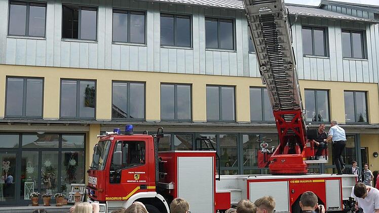 "Löschi" erobert das Neustadter Arnold-Gymnasium. Foto: Berthold Köhler