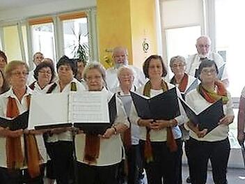 Der Memmelsdorfer "Liederkranz" animierte die Eberner Senioren zum Mitsingen oder Mitsummen. Foto: Michael Dieckmann