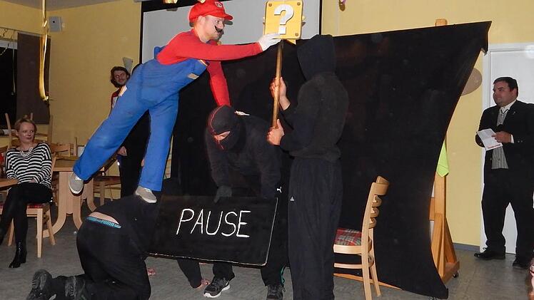 Szene aus Super-Mario mit Stefan Genk.