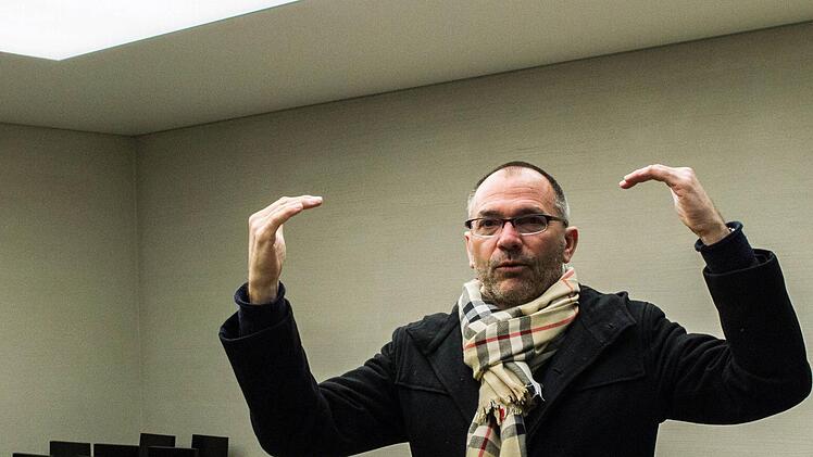 Dekan Roland Huth in der neuen Kapelle von St. Augustin.Foto: Jochen Berger