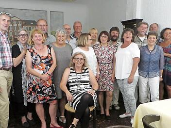 Zum Klassentreffen kam der Abiturjahrgang 1976 im Staatsbad zusammen.  Foto: Margarita Hauptmann-Fronczek