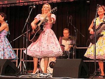 Die "Wonderfrolleins" heizten den Besuchern in der Eggerbachhalle in Eggolsheim gehörig ein.  Foto: Sylvia Hubele