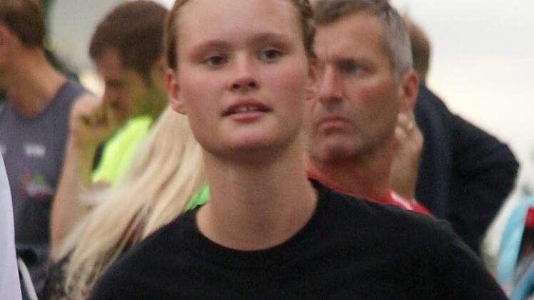 Gut gelaunt absolvierte auch die Faustballerin Pia Donath vom TSV Staffelstein den Hobbylauf. Foto: Mario Deller