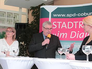 Die SPD diskutiert: Stadtratsfraktionsvorsitzende Bettina Lesch-Lasaridis, Obebürgermeister Norbert Tessmer und Moderatorin Franziska Bartl (von links). Fotos: Simone Bastian