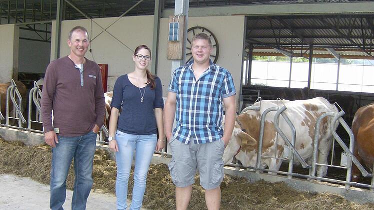 Vater Rudolf Hänfling (links) neben seinen Kindern Elisa und Tobias Foto: Petra Malbrich