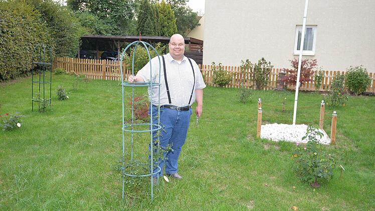 Michael Scholz in seinem "englischen Garten"  Foto: Ronald Rinklef