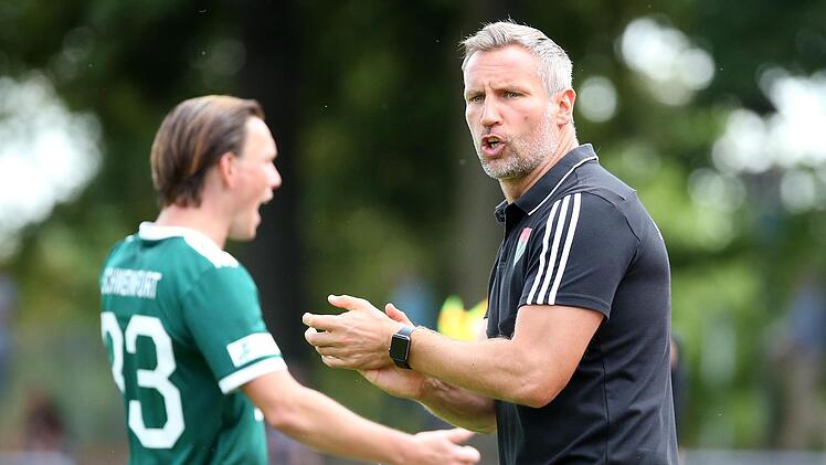 Zwei Schweinfurter, eine Meinung: Verteidiger Christian K&ouml;ppel (links) und Timo Wenzel sind &uuml;berzeugt davon, dass der FC im Spitzenspiel gegen M&uuml;nchen wieder die Kurve kriegt.  Foto: foto2press/Frank Scheuring