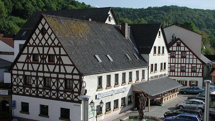 Die "Frankenfarm" könnte in naher Zukunft der neue Betreiber des dann sanierten "Goldenen Ankers" sein.  Foto: Markt Kasendorf