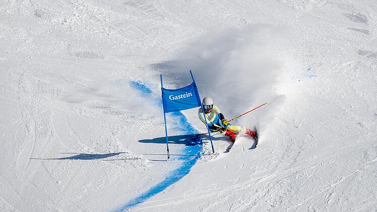 Um authentische Pisten-Szenen f&uuml;r die Zuschauerinnen und Zuschauer zu drehen, setzen die Macher der Coming-of-Age-Serie "School of Champions" (Staffel drei ab Freitag, 6. Februar, ARD Mediathek) bei der Abfahrt auf Doubles.