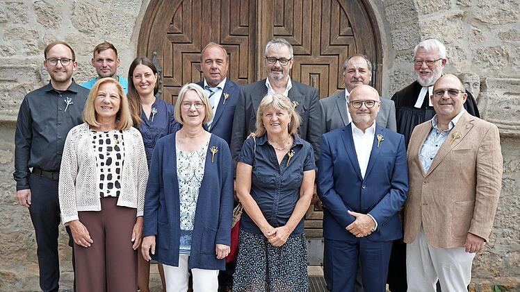 W&auml;hrend die Gruppengr&ouml;&szlig;e der Silbernen Konfirmanden (25 Jahre) mit drei Anwesenden recht &uuml;berschaubar war, stellten die Goldenen Konfirmanden (50 Jahre) die gr&ouml;&szlig;te Gruppe.