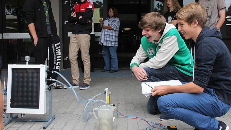An der thermischen Solaranlage können die Schüler durch Messen und Ausprobieren viele praktische Erfahrungen sammeln.