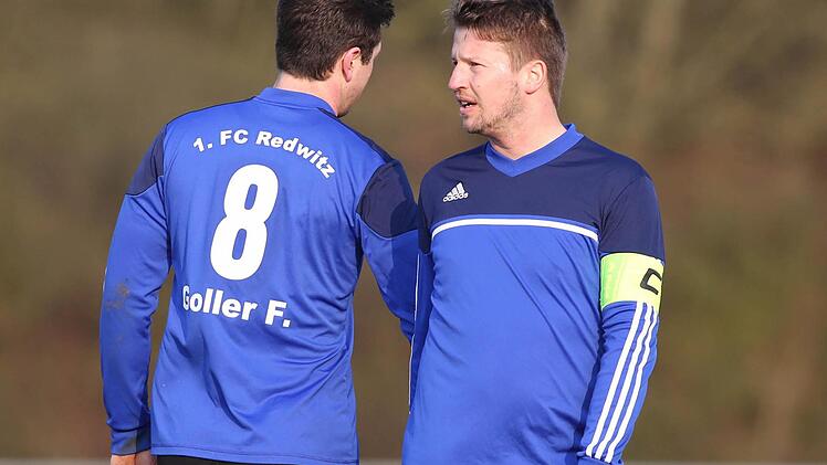 Florian Goller (links) und Kapitän Maurice Koch sind beide am Wochenende beruflich bei einem Seminar ihre Arbeitgebers gebunden. Dazu kommen vom vergangenen Wochenende drei Verletzte, sodass der FC Redwitz bei noch sieben konkurrenzfähigen Spielern, seine Begegnung für Sonntag in Kasendorf am Freitag absagte. Foto: Wolfgang Zink