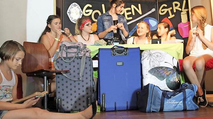 Die "Golden Girls" interessieren sich nur für schicke Klamotten und Schminke.  Foto: Gerda Völk