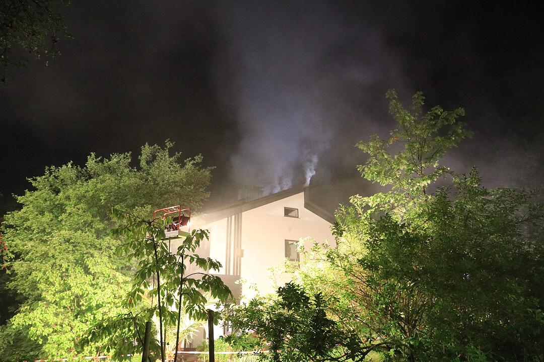 Röttenbach: Blitz setzt Dachstuhl in Brand