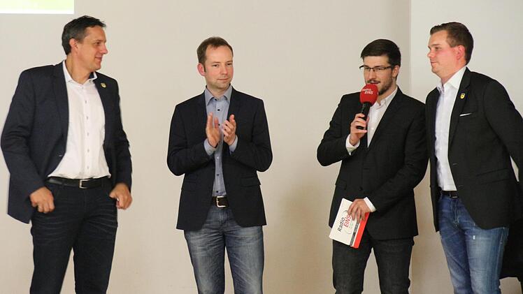 Talkrunde: HSC-Vorstandssprecher Stefan Apfel, Trainer Jan Gorr, Moderator Tim Pechauf und HSC-Geschäftsführer Steffen Ramer (von links) beim Neujahrsempfang des HSC 2000 CoburgOliver Schmidt
