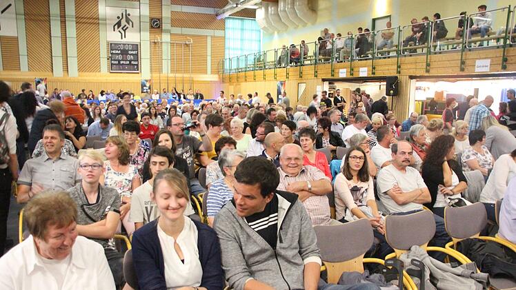 Die Nordwaldhalle war mit fast 1000 Menschen vollbesetzt. Foto: Friedwald Schedel