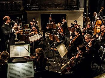 Unter der Leitung von Roland Kluttig brillierte das Philharmonische Orchester beim Sinfoniekonzert unter dem Motto "Bekenntnisse" im Landestheater. Foto: Jochen Berger