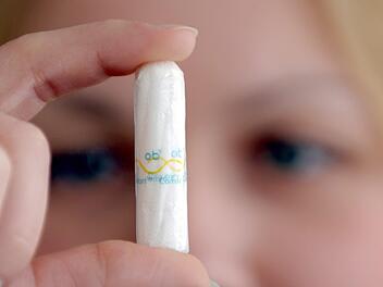 Die Steuer auf Menstruationsartikel soll von 19% auf 7% gesenkt werden. Foto: Federico Gambarini/dpa