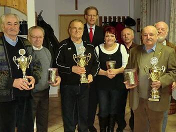 Die Geehrten mit Bürgermeister German Hacker Foto: RK