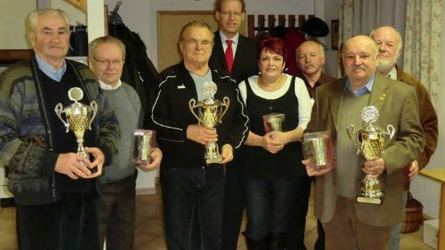 Die Geehrten mit Bürgermeister German Hacker Foto: RK