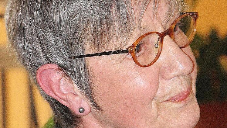 Bärbel-Karoline Bürner war 32 Jahre Lehrerin für Pflegerufe am Berufsbildungszentrum Münnerstadt und engagierte sich stark in der evangelischen Kirchengemeinde. Zum Schuljahresende geht sie in Ruhestand und verlässt die Stadt. Foto: Dieter Britz