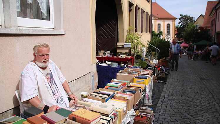 Auf dem Trödelmarkt. Foto: Heike Beudert