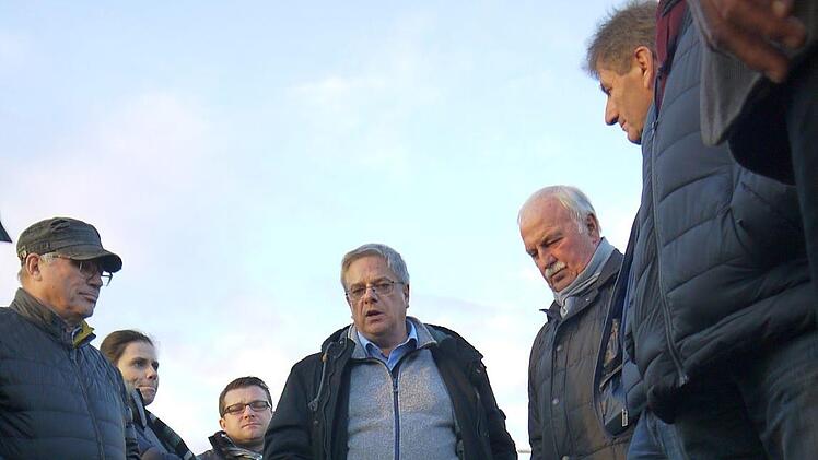 Rothenberg: Die Randsteine an der  CO 6 sind in einem schlechten Zustand. Hinter einer Deckensanierung auf der Ortsdurchfahrt steht für 2018 aber aus finanziellen Gründen noch ein Fragezeichen.Berthold Köhler