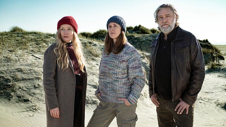 Auch im vierten Fall wird Kommissarin Frida Olsen (Katharina Heyer, links) aus Esbjerg hinzugezogen, als es einen weiteren Mord in der N&auml;he von Ribe gibt. Gemeinsam mit den &ouml;rtlichen Polizisten Ida S&ouml;rensen (Marlene Morreis) und Magnus Vinter (Nicki von Tempelhoff) &uuml;bernimmt sie die Ermittlungen.