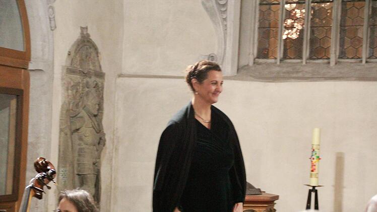 Die Sopranistin Radka Loudova-Remmler beim  20-jährigen Chorjubiläum des Ensemble Vokal Münnerstadt in der Stadtpfarrkirche. Thomas Ahnert