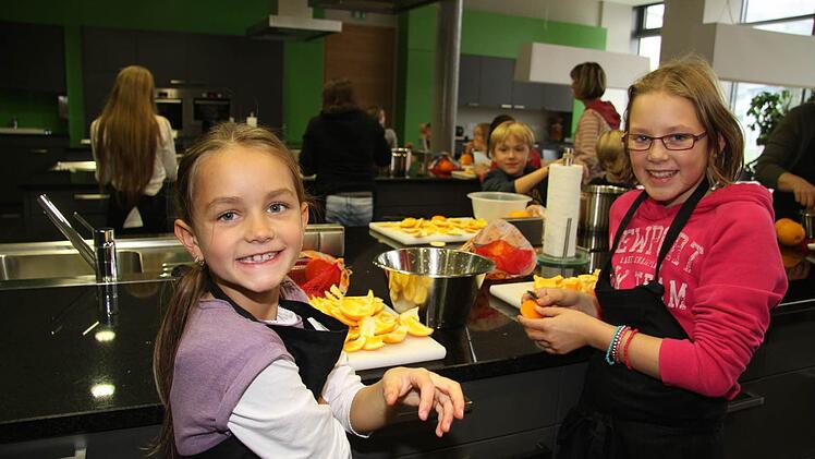 Viele Orangen gehen durch die Hände der Stadtsteinacher Schwestern.