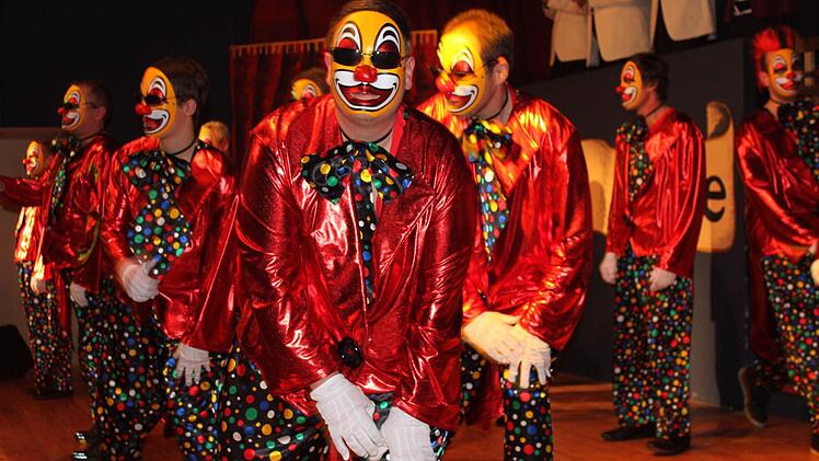 Das Männerballett als Clowns