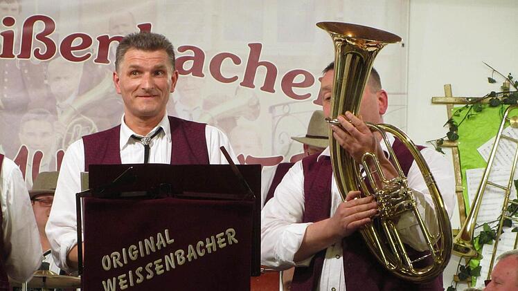 Die Original Weißenbacher Schloßhofmusikanten beim Konzert zum 25-jährigen Bestehen. Foto: Sebastian Vogt