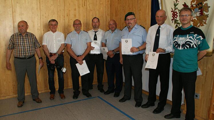 Vor 25 und 30 Jahren traten diese früheren Bundeswehrsoldaten in den Krieger- und Soldatenverein Unterschleichach-Fatschenbrunn ein.