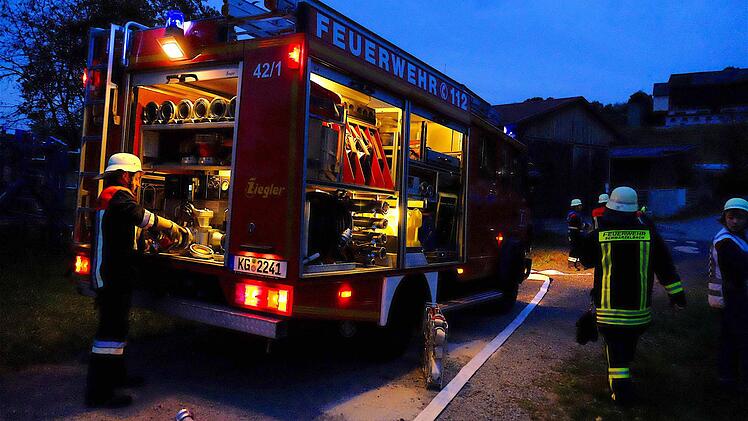 Feuerwehrübung in Wartmannsroth.  Foto: Gerd Schaar