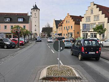 Bevor die B26 in Haßfurt (im Bild) zur Staatsstraße herabgestuft wird, sollen noch Teile saniert werden. Foto: Ulrike Langer
