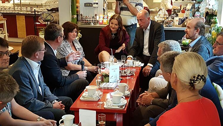 In großer Runde wurde mit dem thüringer Minister diskutiert. Foto: Marco Meißner