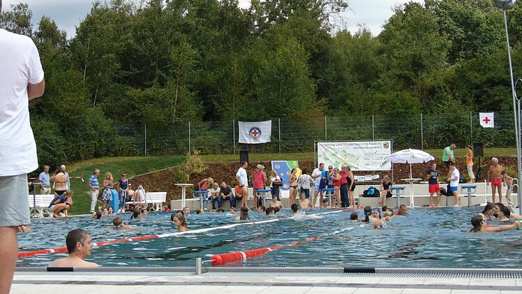 Das Freibad Neunkirchen am Brand Foto: Petra Malbrich