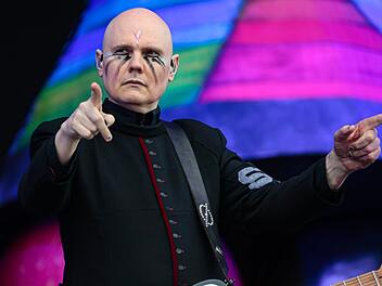 "The Smashing Pumpkins" spielten am Sonntagabend vor "Tool" bei Rock im Park 2019. Ihr Auftritt? Eher enttäuschend. Foto: Matthias Hoch