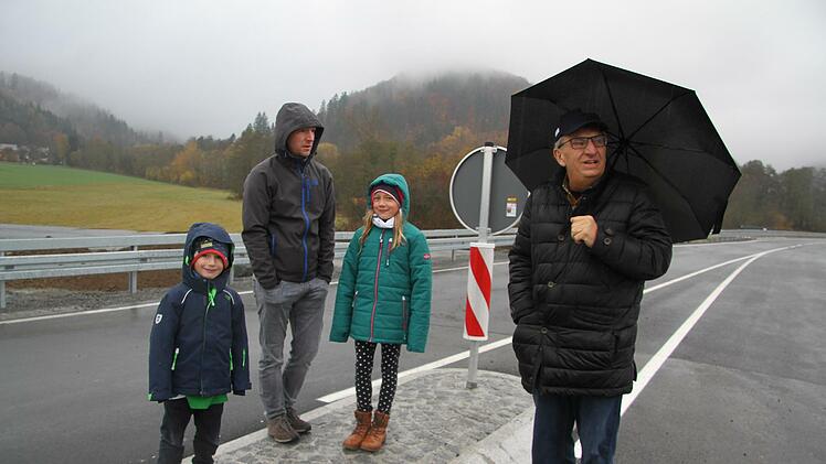 SPD-Politiker Wolfgang Hoderlein mit Sohn Dominik,  Lotta und Emil beim Tag der offenen Straße.