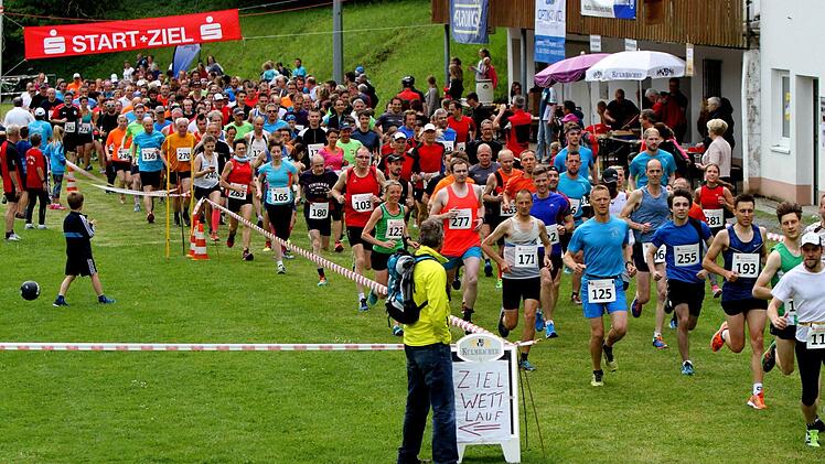 Eine große Zahl von Teilnehmerinnen und Teilnehmern nahm den 9,5 Kilometer langen Hauptlauf in Angriff.