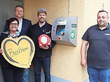 Sabine Kleber, zweiter B&uuml;rgermeister Marco Weidner, Vorsitzender der Feuerwehr Burkheim Michael Reuther und der Kommandant der Burkheimer Feuerwehr Andreas Schreck